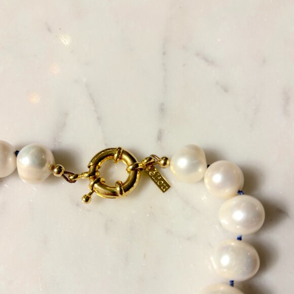 Eliou Large Pearl Necklace with Blue Knots - Picture 4 of 4